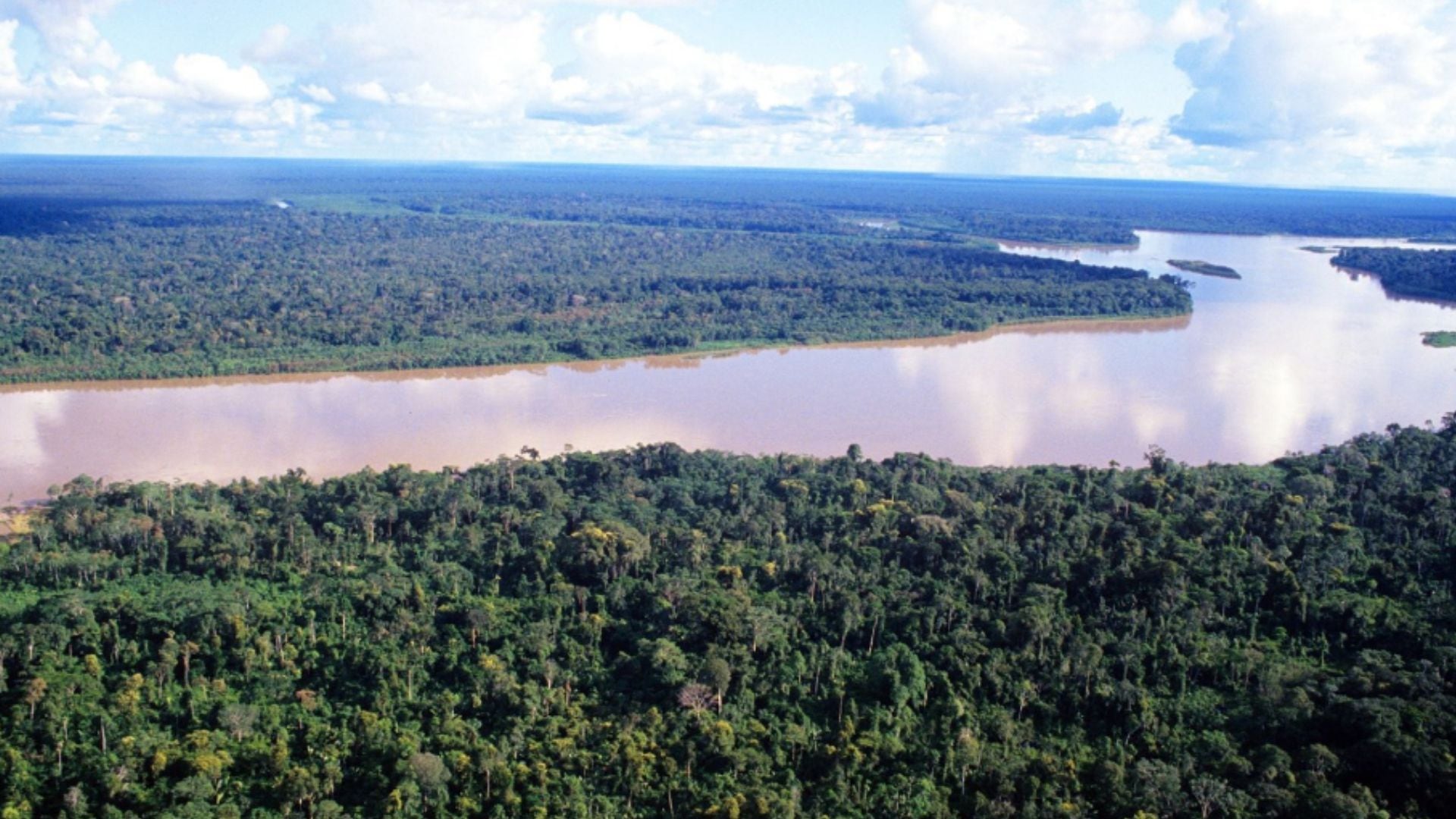 Las sequías siguen afectando las embarcaciones en el río Amazonas, en Loreto - crédito Andina
