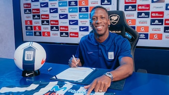 Luis Advíncula fue presentado en