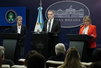 Conferencia de prensa: Manuel Adorni - Luis Caputo - Alejandra Monteoliva