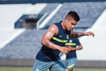 El lateral debutó profesionalmente con
