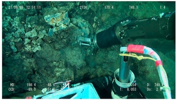 Encontraron oro invisible en el fondo del mar frente a Japón: estaba atrapado dentro de las rocas
