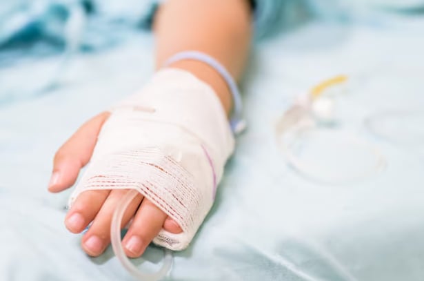 Organizaciones médicas y sociales avanzan en nuevos programas para que más niños puedan acceder a terapias innovadoras y recursos de apoyo (Freepik)