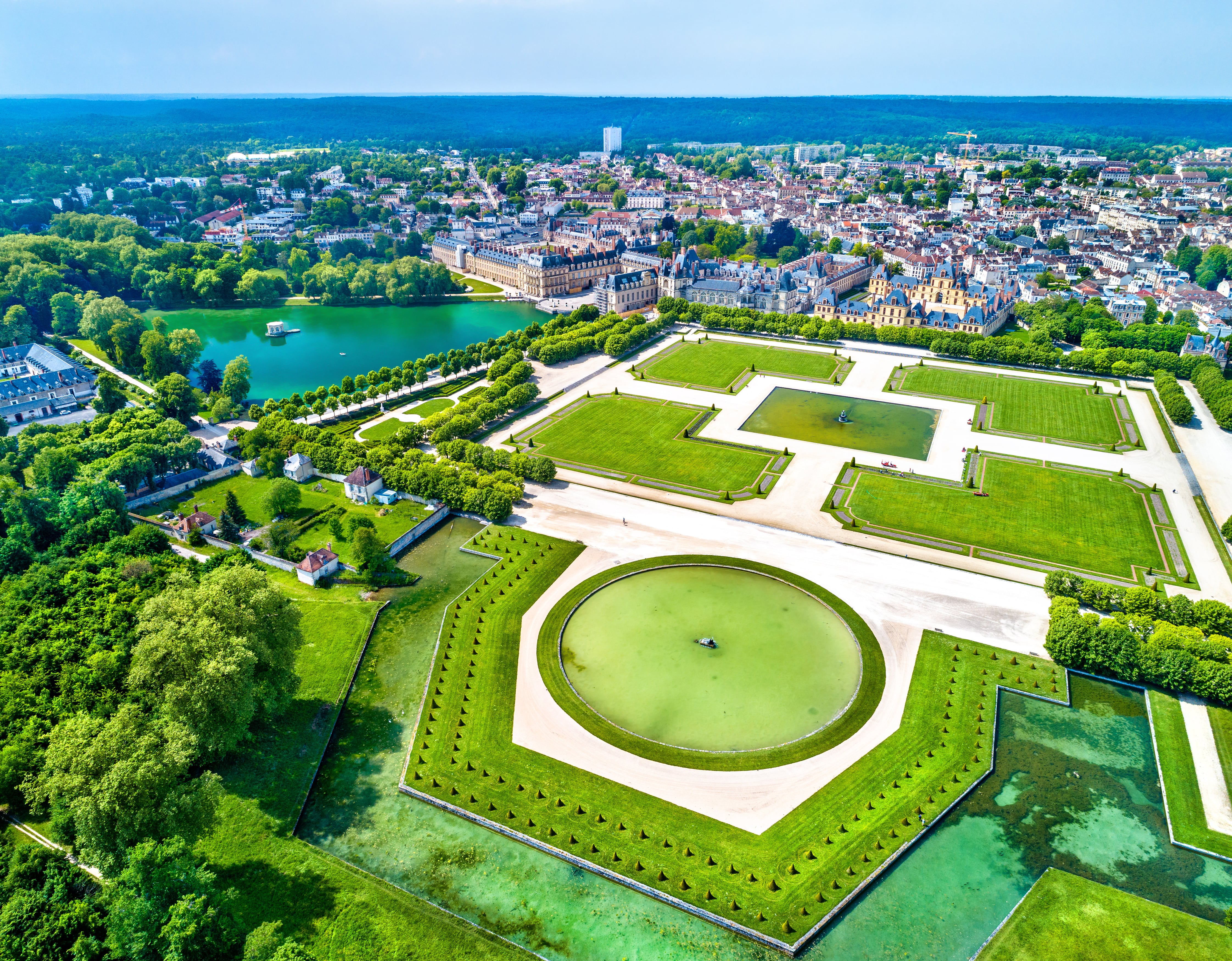 El castillo de Fontainebleau, en Francia (Adobe Stock).