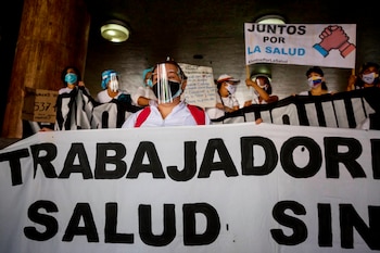 Un grupo de trabajadores de