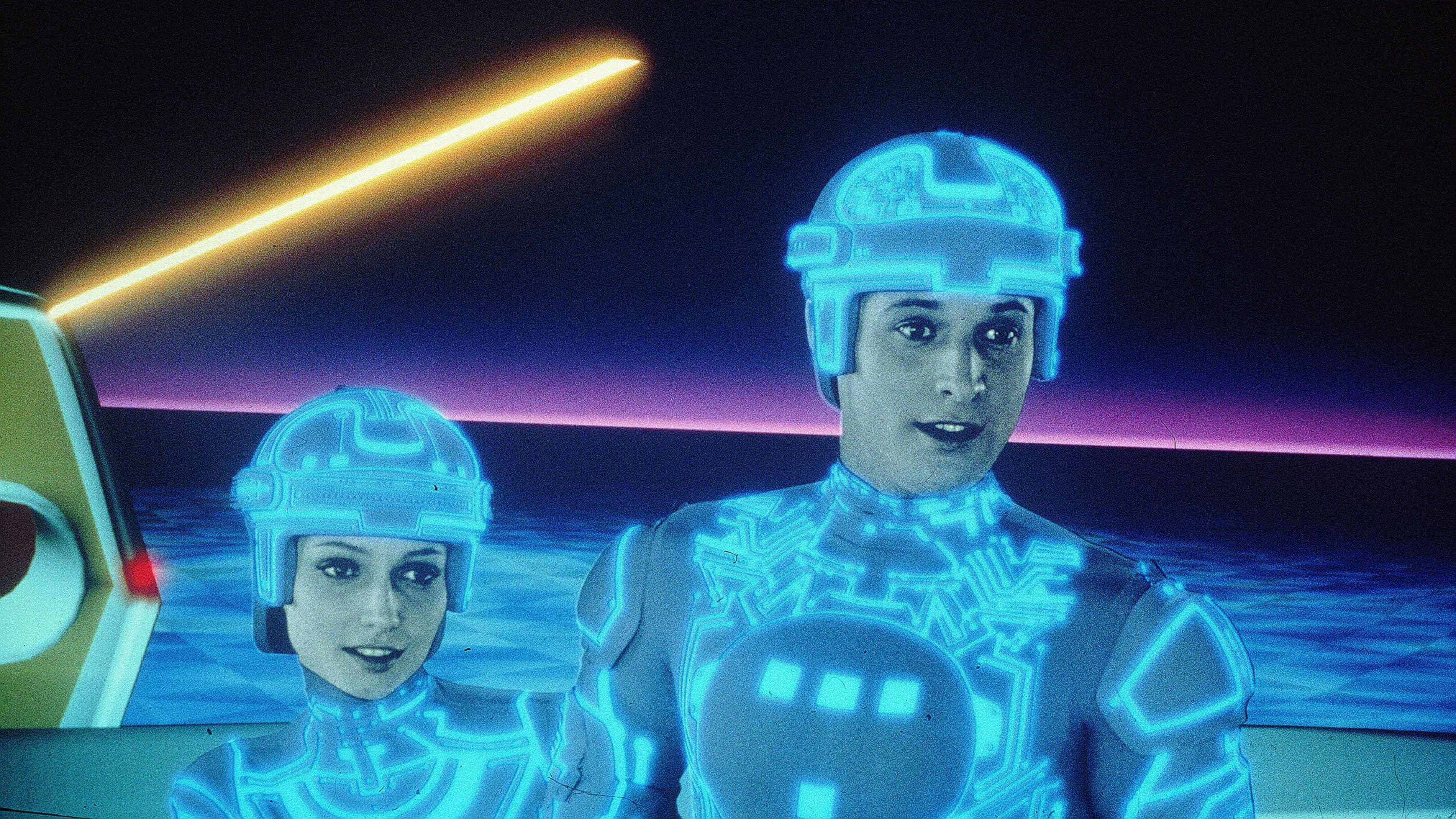 Tron revolucionó la industria cinematográfica de 1982 al integrar por primera vez universos creados mediante tecnología digital en la pantalla grande (Créditos: Disney+)