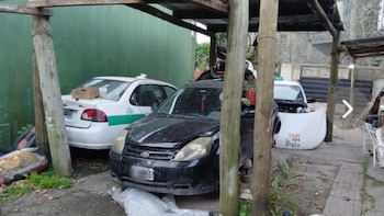 Clausuraron un taller mecánico en La Plata que investigan si funcionaba como desarmadero