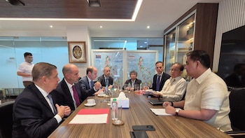 Planas se reúne con su homólogo filipino tras la regionalización de exportaciones de porcino español