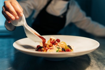 Imagen de archivo de la chef de un restaurante (Magnific)