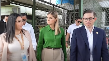 La presidenta de Costa Rica visitó el penal Vilma Curling Rivera