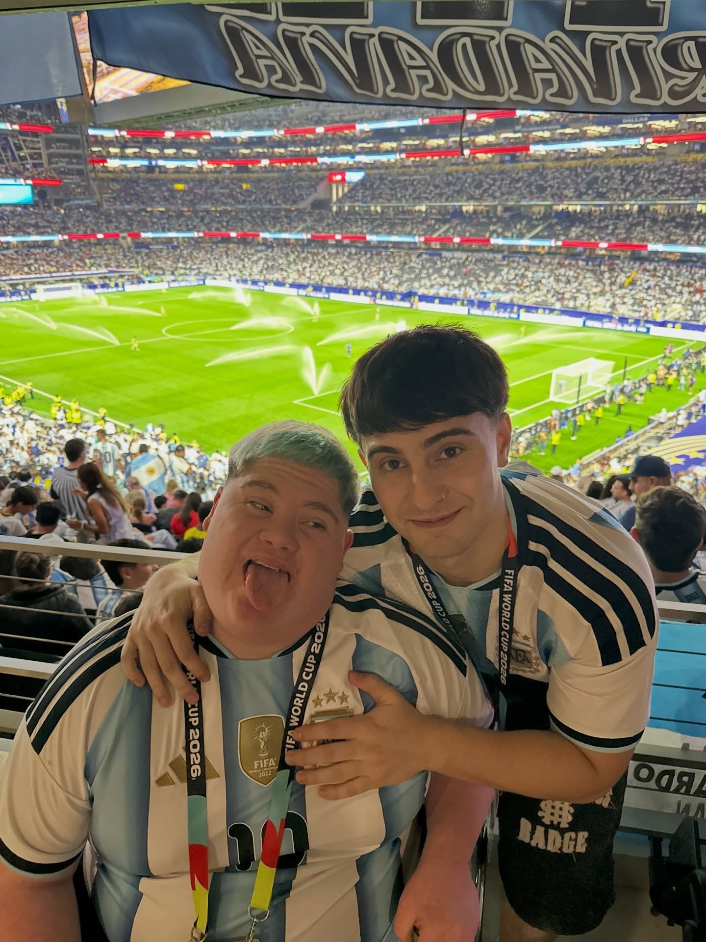 Alonso viajó al mundial junto a su amigo Frankillo; y su madrastra, María Eugenia
