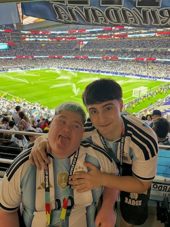“Alonso” superó el millón de seguidores, enfrenta al bullying y las redes lo adoran: de personaje viral a perfilarse como artista