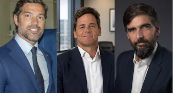 Retrato de tres hombres de mediana edad con diferentes estilos de vello facial y cabello oscuro, vistiendo trajes formales oscuros y camisas claras