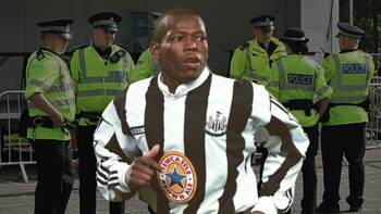 Un codazo a un rival estuvo a punto de sentenciarlo a estar encerrado en Inglaterra - crédito Felipe Cubillos / Montaje Infobae