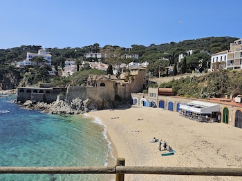 El restaurante Fiego se encuentra en plena playa de Port-Pelegrí (Web del restaurante)