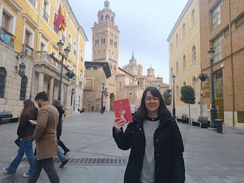 La periodista Cristina Armunia, autora del libro Un lugar seguro, en Teruel. (Cedida)