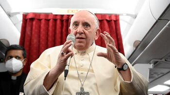 Papa Francesco dice di pregare