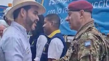 El presidente de Colombia visitó a las tropas argentinas que ayudan en las tareas humanitarias tras el terremoto