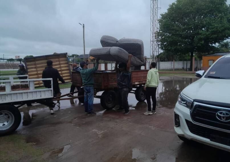 Vecinos organizaron rifas y colectas para conseguir agua potable tras la contaminación de las perforaciones por la crecida
