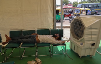Nueva Delhi recurre a carpas climatizadas para combatir su día más caluroso con 45 grados