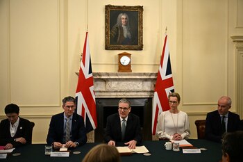 Starmer busca una solución pacífica