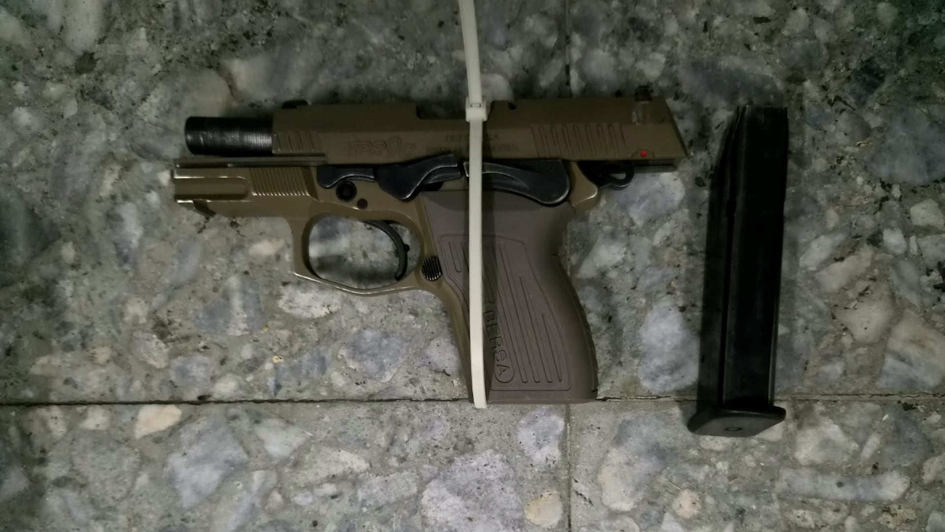 La pistola Bersa 9mm que tenían los delincuentes