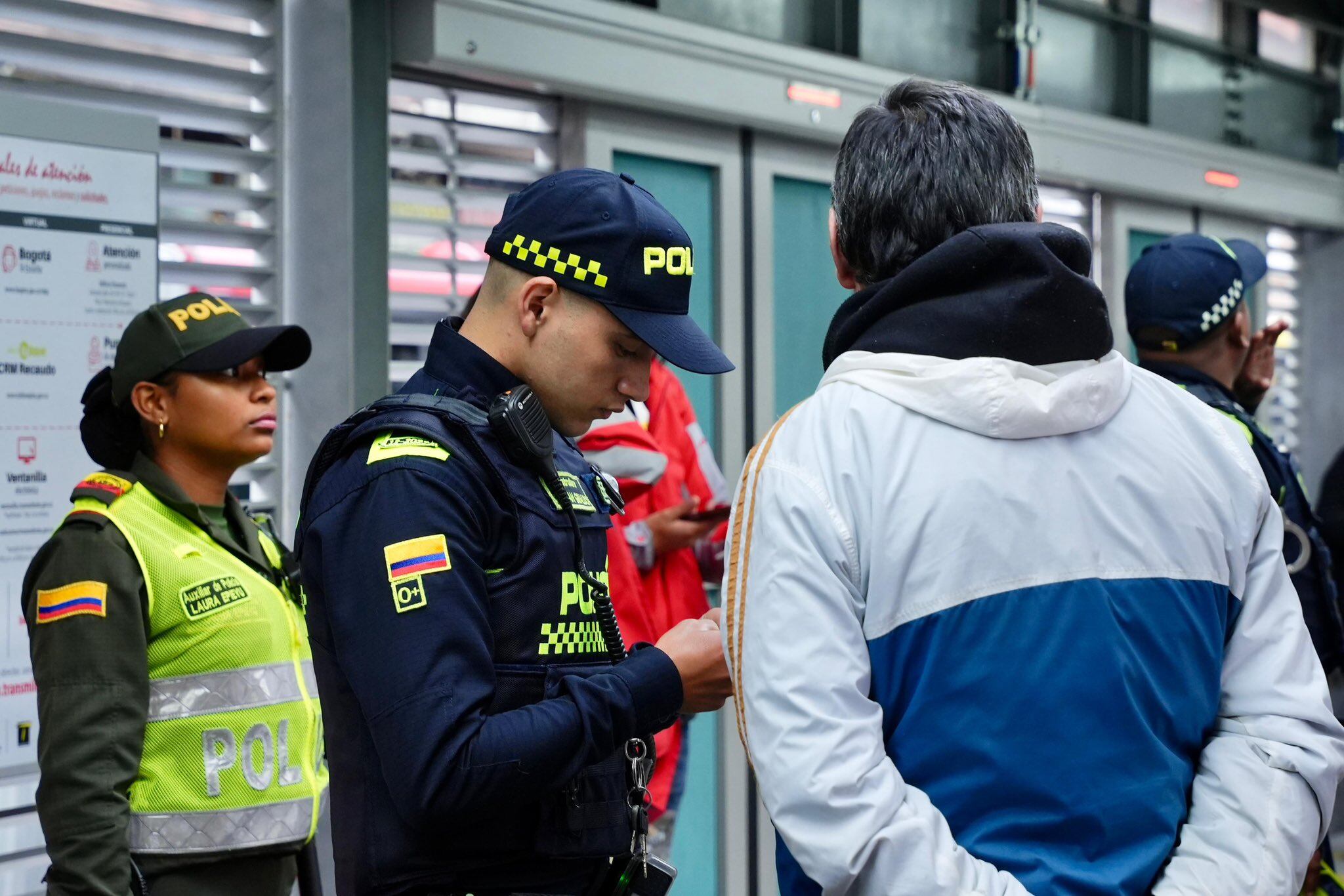 Las principales modalidades de fraude incluyen el uso indebido de tarjetas con subsidios y el aprovechamiento de transbordos gratuitos - crédito TransMilenio