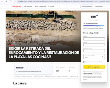 Página web de Change.org con una petición para retirar un enrocamiento de playa. Muestra una foto de rocas y arena, y un formulario de firmas