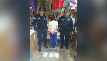 El Juzgado Primero de Menores de San Salvador impuso una pena de siete años de internamiento a una adolescente por tráfico ilícito de drogas. (Cortesía: Fiscalía General de la República)