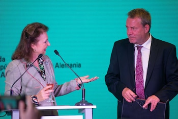 Después del discurso, el embajador