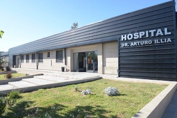 Fachada exterior del Hospital Dr. Arturo Illia de La Calera,