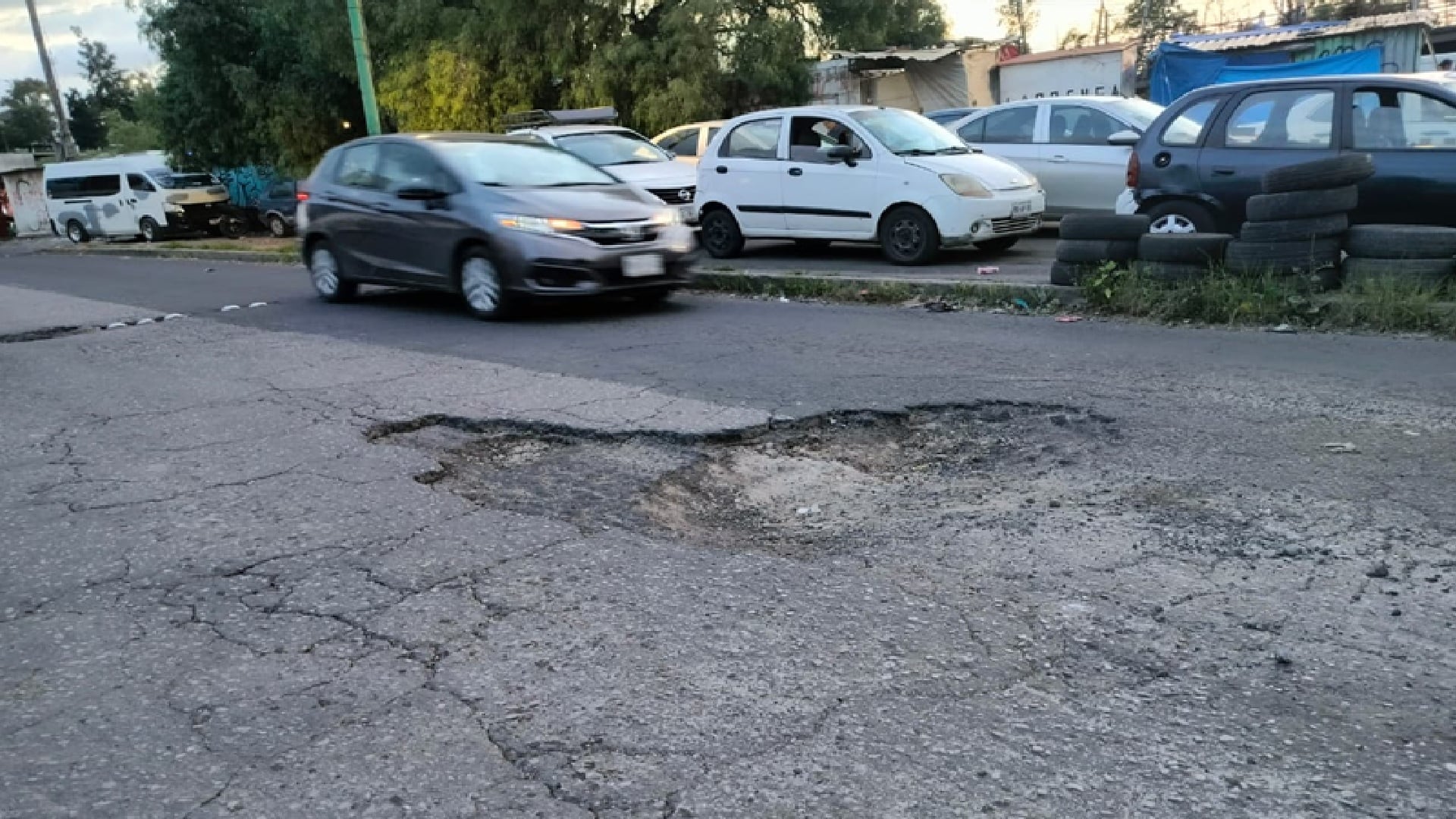 La presidenta Claudia Sheinbaum busca atender la problemática de baches en el Edomex (Jorge Contreras/Infobae México)
