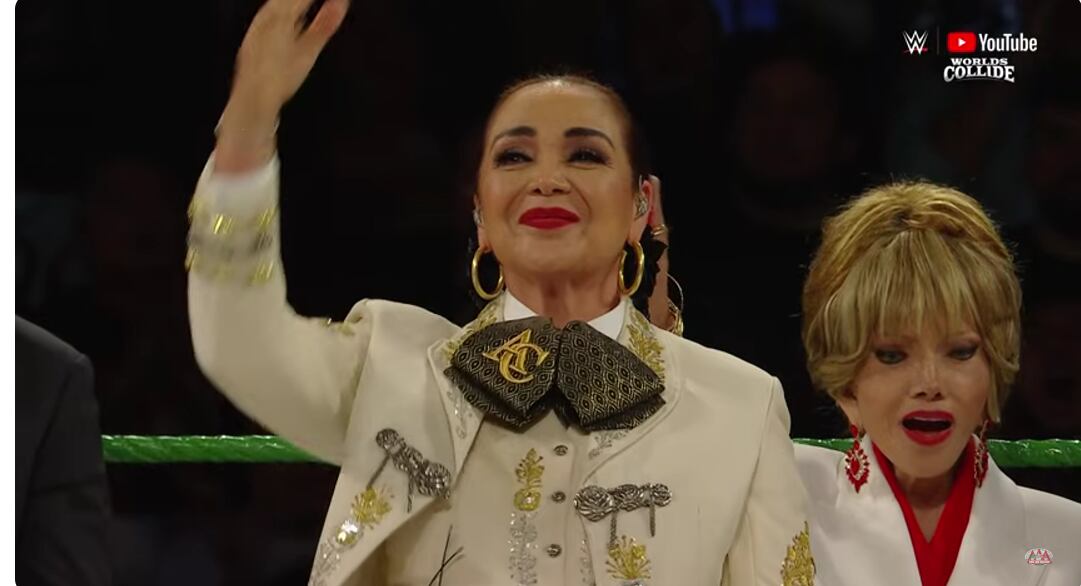 Cantores mexicanos, Aida Cuevas, cantou o hino nacional mexicano. (Pegue a tela)