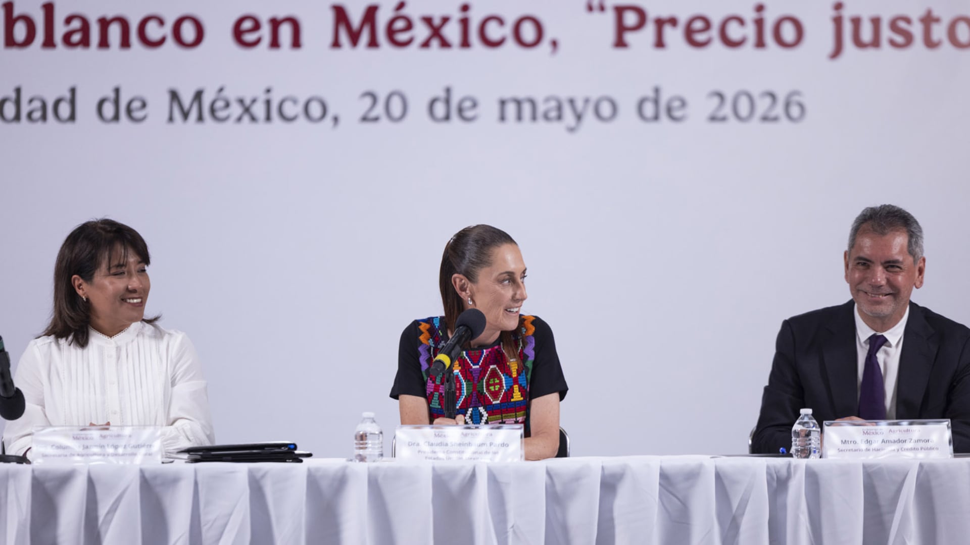 Claudia Sheinbaum firma acuerdo para