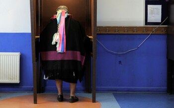 Una mujer indígena mapuche se