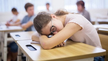 Aguantar un año extra de escuela secundaria podría reducir tus probabilidades futuras de demencia