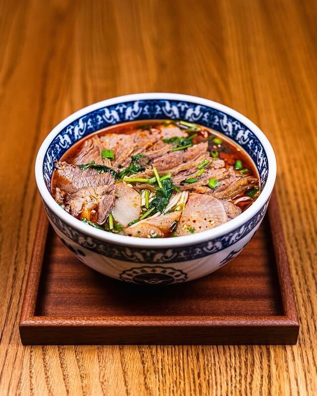 Tallarines con caldo y ternera del restaurante Jin. (Instagram/@jinbarcelona)