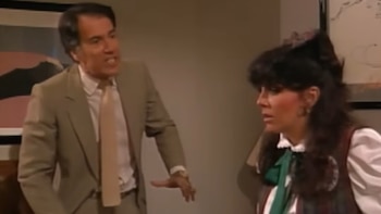 Otto Sirgo junto a Verónica Castro en una escena de Rosa Salvaje (Televisa)