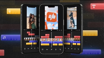 Tres teléfonos celulares muestran una interfaz de edición de video con líneas de tiempo, clips de video, texto, audio y voz en off