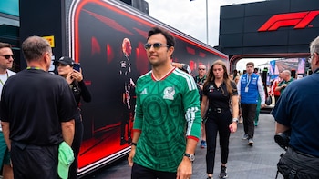 De las pistas a la alberca: Checo Pérez presume su descanso durante las vacaciones de la Fórmula 1
