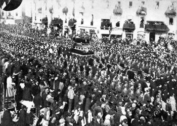 Los multitudinarios funerales de Giuseppe