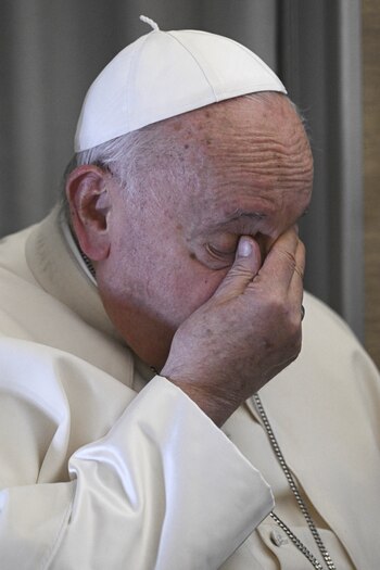 La conferencia en el avión