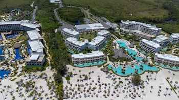 Fotografía de archivo que muestra una zona de Cap Cana, un exclusivo complejo turístico de lujo situado en Punta Cana (República Dominicana). EFE/Orlando Barría