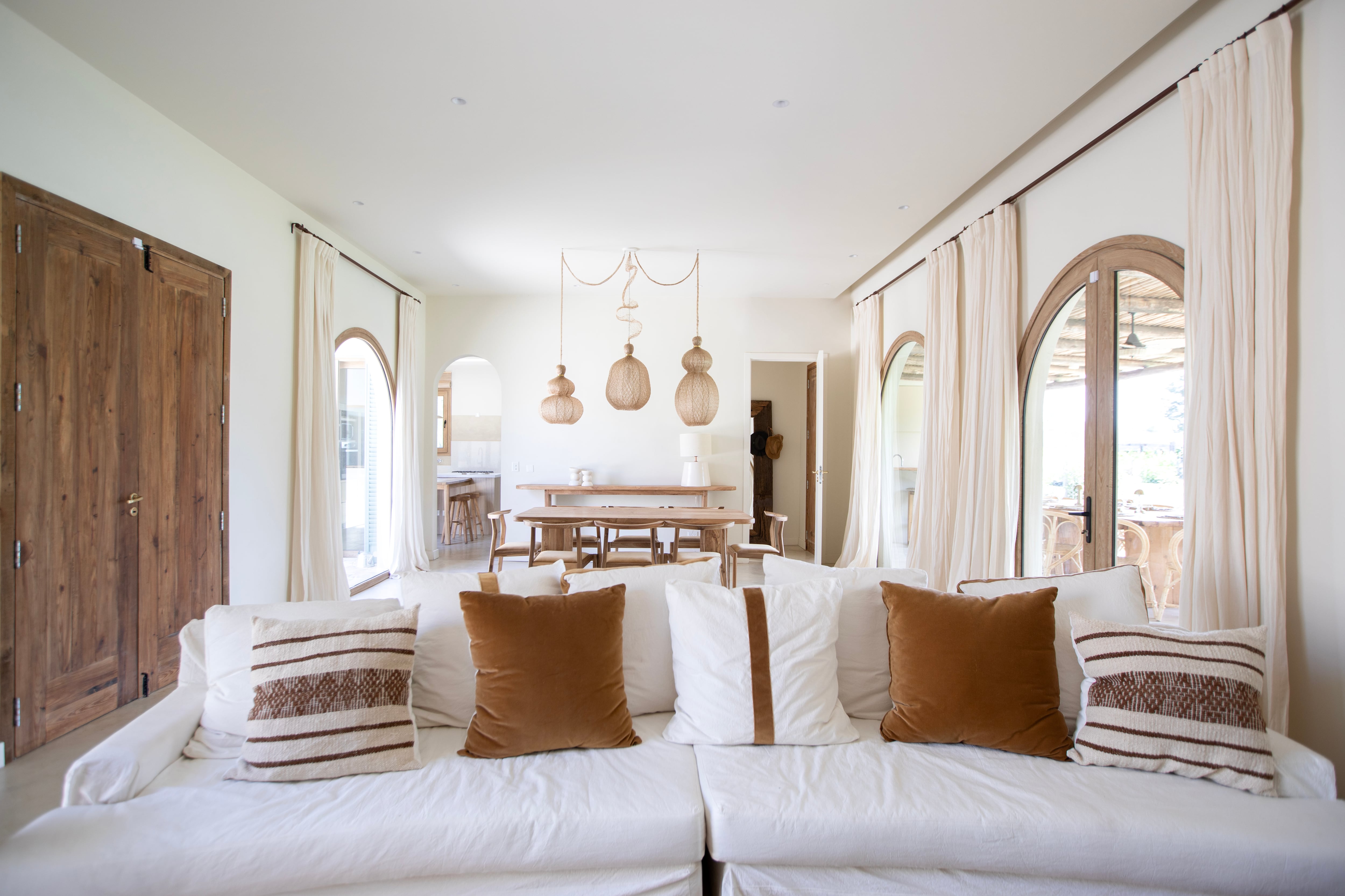 Los arcos de las aberturas, en PVC foliado Turner Oak