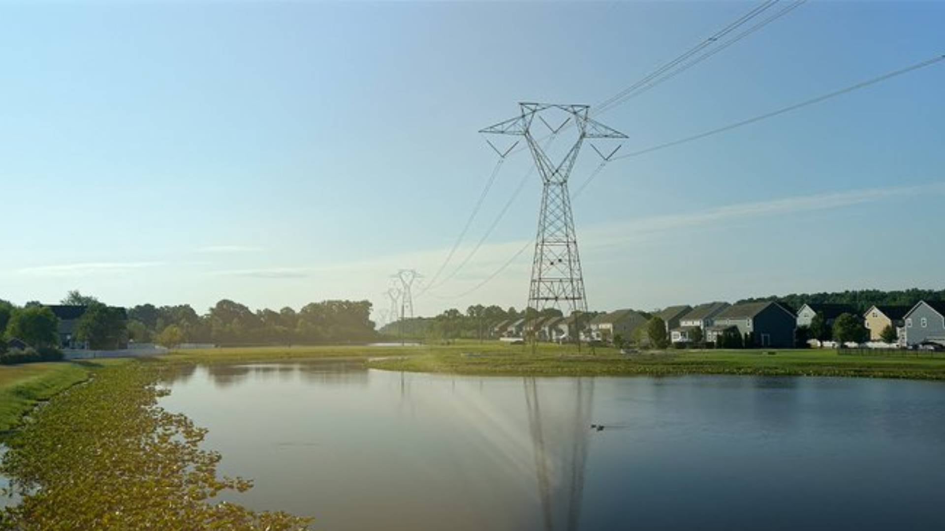 Las proyecciones de PJM ubican la demanda eléctrica entre 159.563 y 162.860 MW, con un pico de 166,3 gigavatios que podría superar el récord estival (PJM Interconnection)
