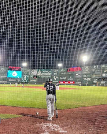 La formación de Sandoval en los Sultanes continúa la historia de peloteros mexicanos que triunfan en instituciones de la MLB. (Instragram/ @csandoval.10)
