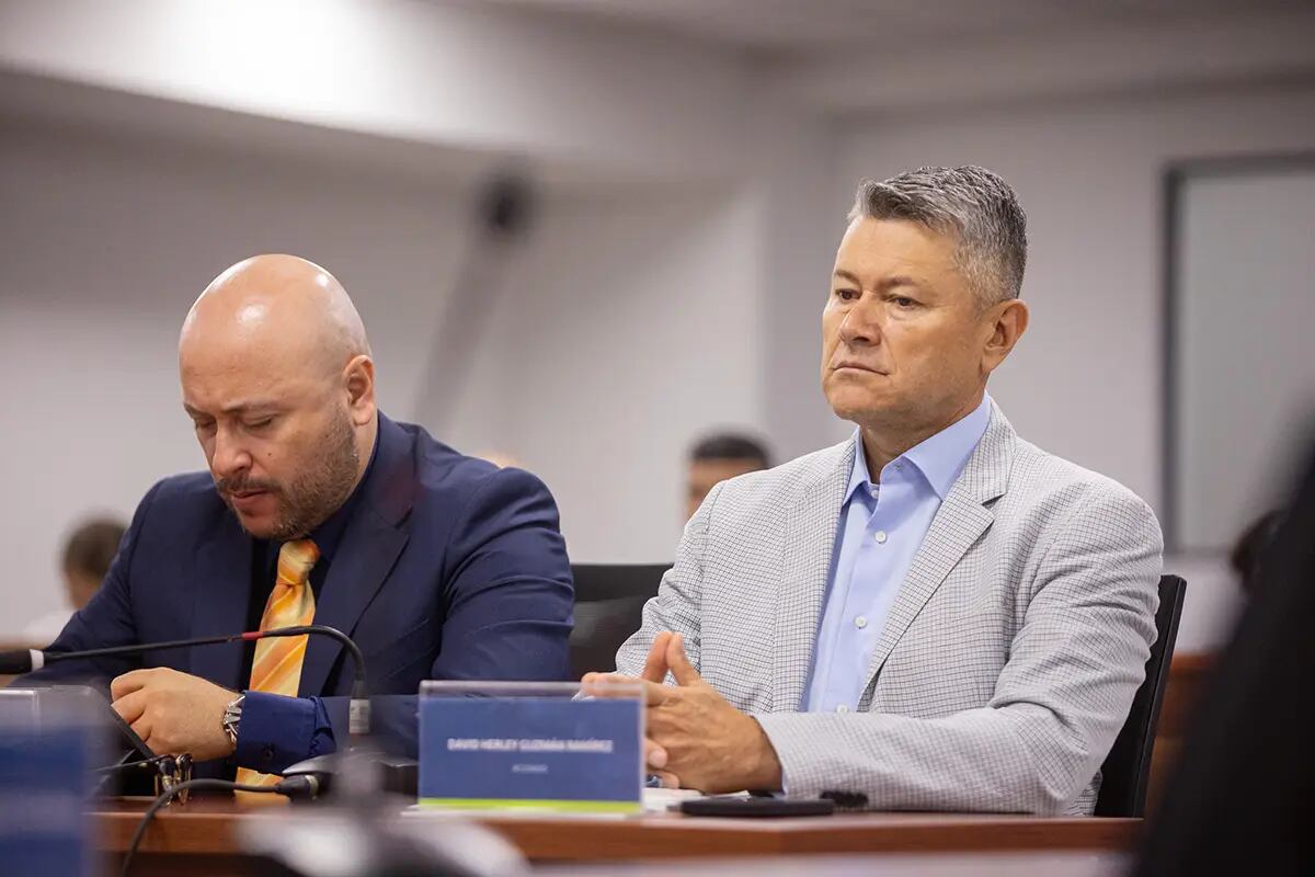 El coronel (r) David Herley Guzmán comparece ante los magistrados durante la segunda sesión del juicio adversarial. - crédito JEP