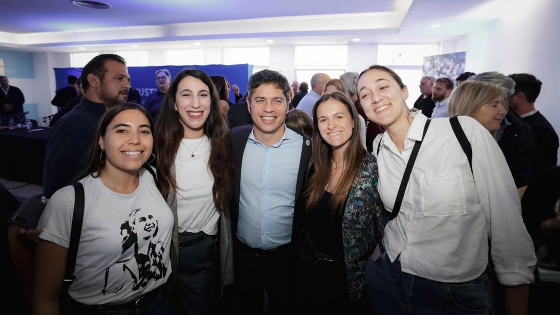 Kicillof en la última reunión del PJ bonaerense con las integrantes de la rama juvenil del partido, Coni Schmukler, Aylén Katopodis, Sol Malundez y Helena Gela