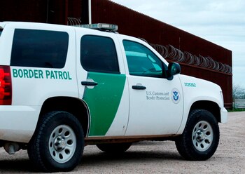 El mexicano agredió a un agente de la Patrulla Fronteriza en su intento por huir a pie (Foot: EFE / LARRY W. SMITH)