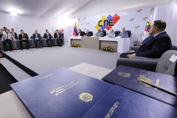 Elvis Hidrobo Amoroso, rector del