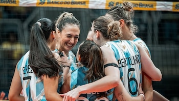 Argentina pisa fuerte con un triunfazo 3-2 sobre Colombia en la segunda jornada del Campeonato Sudamericano de Vóley 2026